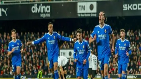 “丹麦媒体揭露：舒梅切尔比赛中坚持伤势，恐遭遇长期停赛”